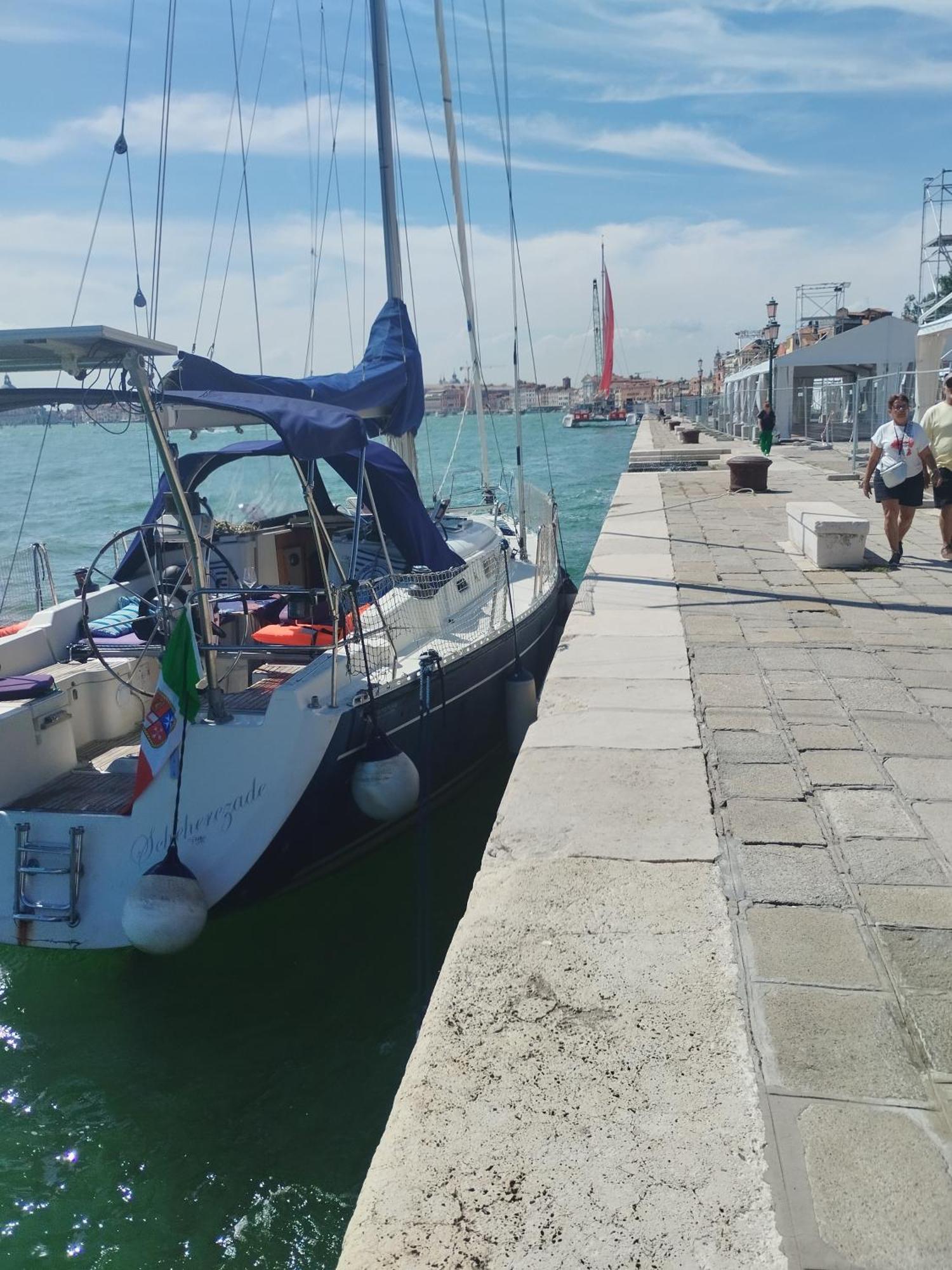Biennale Luxury Sail Boat * Venise